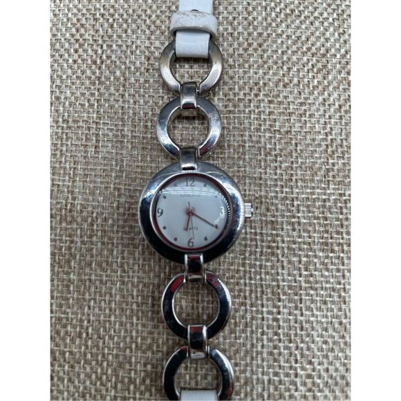 Chico’s Women's Silvertone Circle Link White Leather Strap Casual Working - Picture 3 of 6